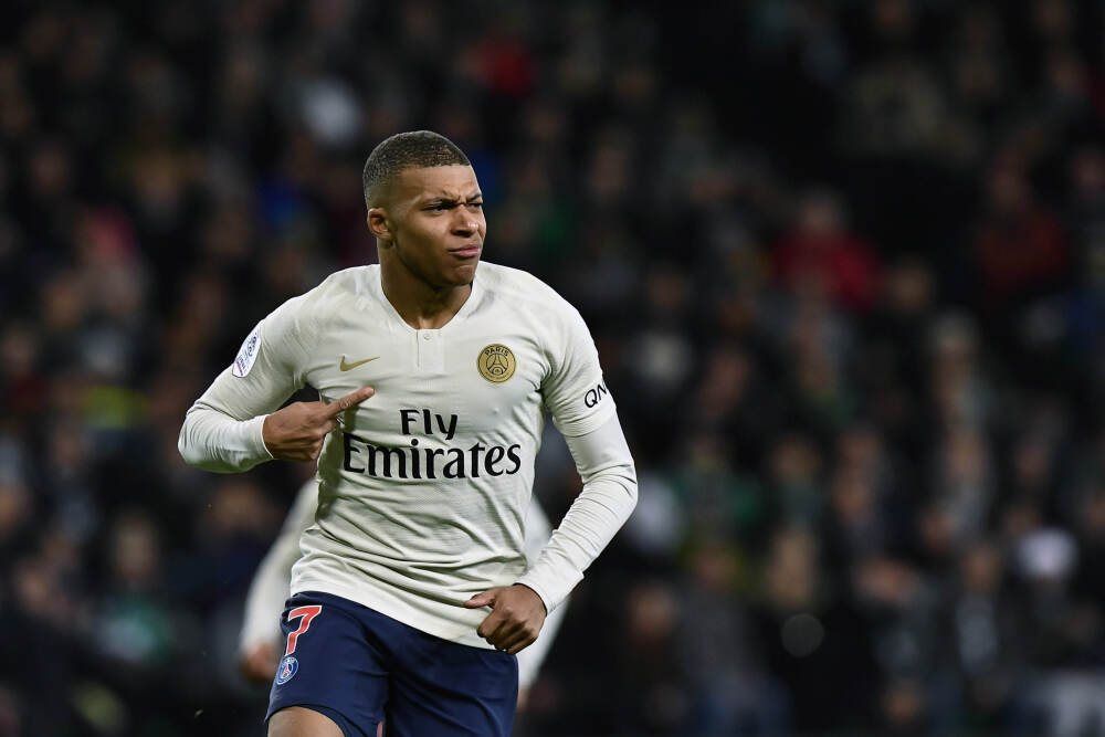 首个向港交所提交IPO申请的“央”字头新能源车企，阿维塔的破冰逻辑是什么？